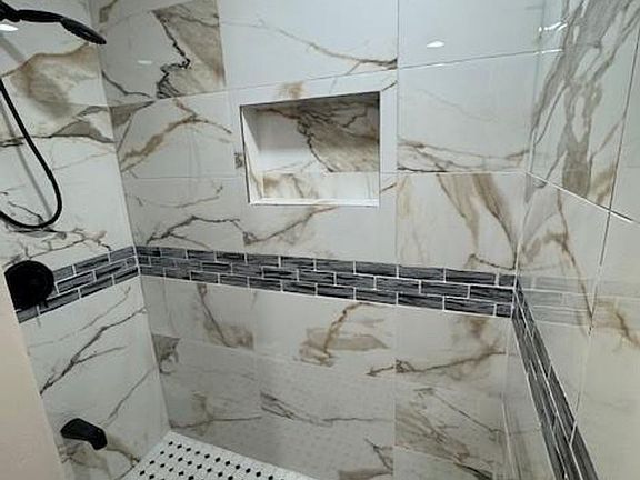 2nd image of 39409 Dequindre Rd