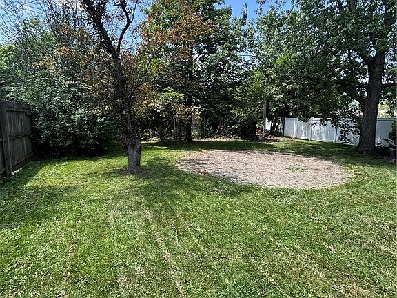 5th image of 4068 Lambert Rd