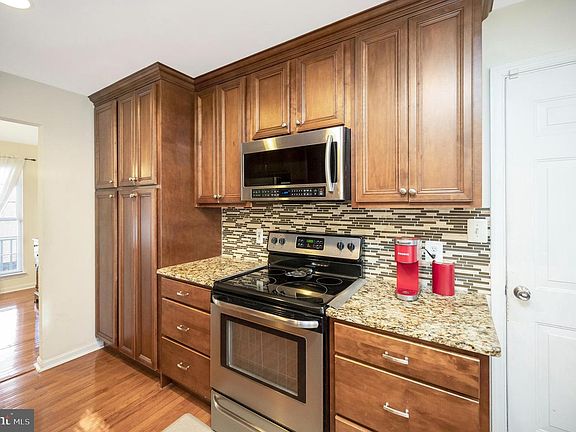 5th image of 9406 Braken Ct