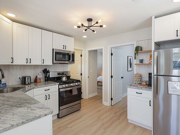 4th image of 320 Franklin Ave #2