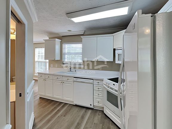 4th image of 107 Edgewater Pl