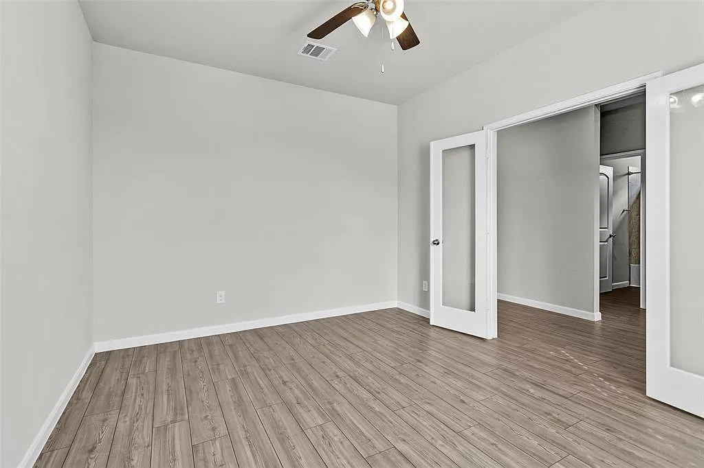 4 bed, 3.0 bath, 2440 sqft, $2,350 — Photo 4