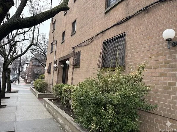 5616 Seabury St APT 2A, Flushing, NY 11373