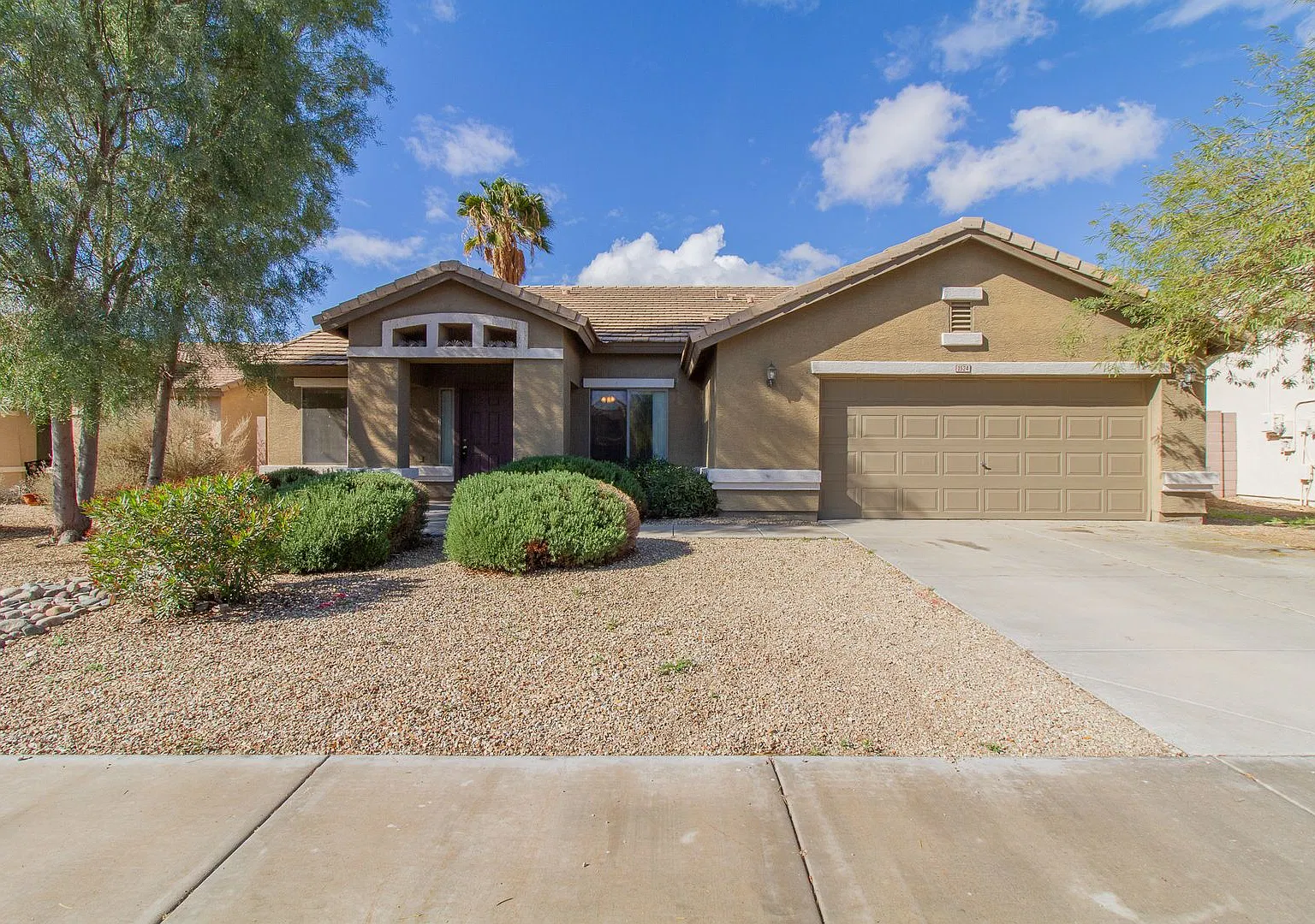 Great 4 bedroom/2 bath house near Estrella Pkwy & Yuma Rd. — Photo 1
