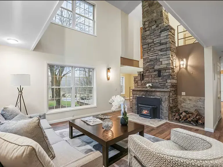 338 Clove Rd — Photo 2