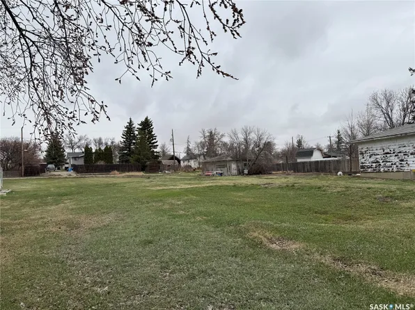 129 7th Avenue SW, Eston, SK S0L 1A0