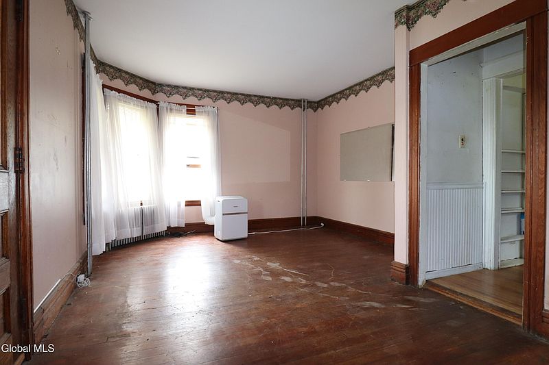 3rd image of 102 Schermerhorn Road