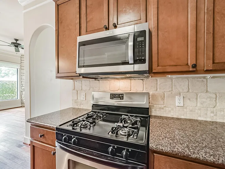 11025 Robin Hood Ct — Photo 14