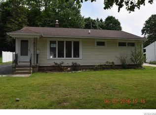 94 Bridlewood Dr, Lockport, NY 14094