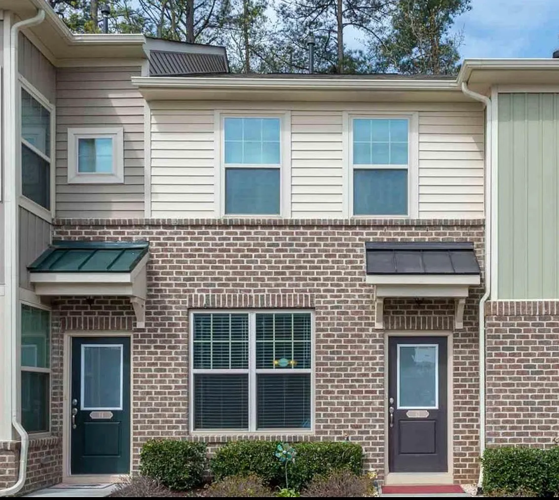 2 bed, 2.5 bath, 1265 sqft, $1,700 — Photo 2
