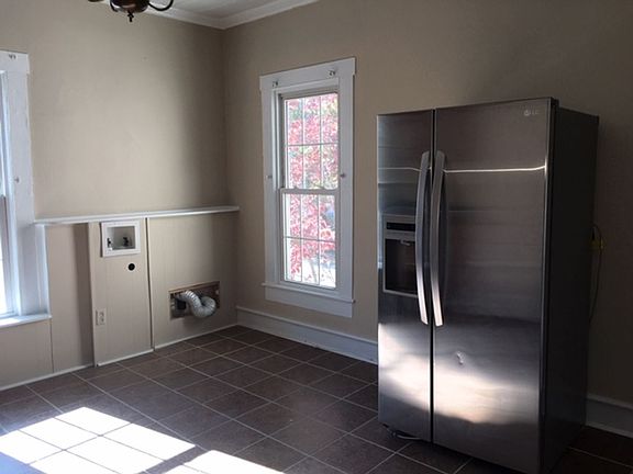 4th image of 1402 N Elm St #58513FFCF