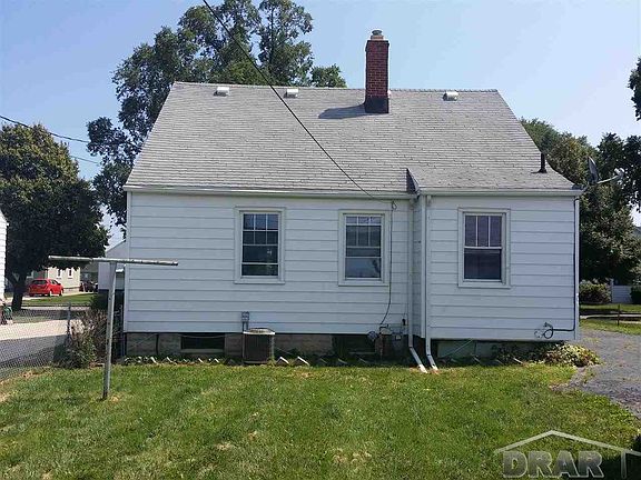 3rd image of 627 Bentley Dr