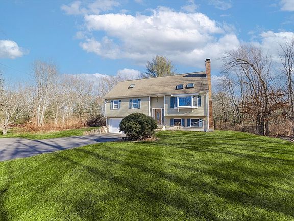 2nd image of 5 Arthur Collins Cir