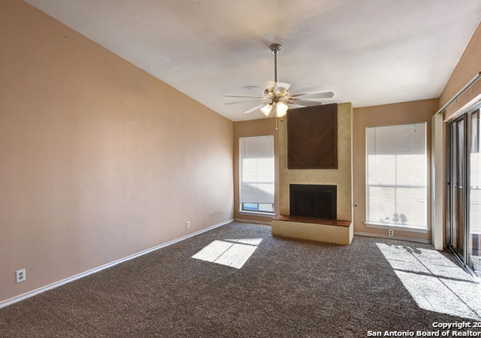 2 Bedroom/2 Bath Condo San Pedro Hills Subdivsion — Photo 3