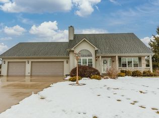 942 W Potomac Dr, Oak Creek, WI 53154