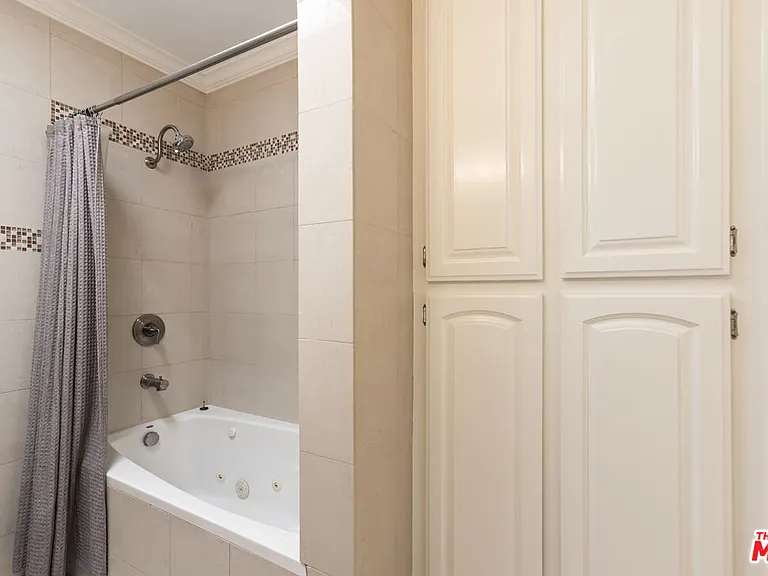 1226 Franklin St #4 — Photo 38
