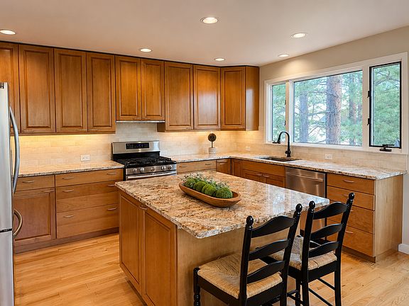 3rd image of 1658 Bear Mountain Dr