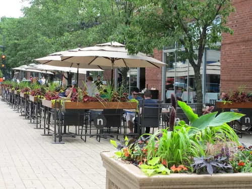 Outdoor Cafes - 5433 N Kenmore Ave