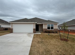 1212 E Stetson Ln, Mustang, OK 73064