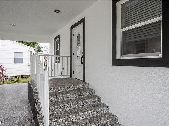 5th image of 332 W Ventura Ave