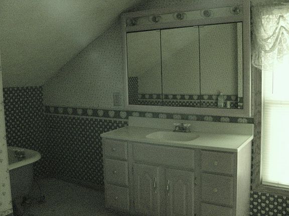 5th image of 522 Failor St