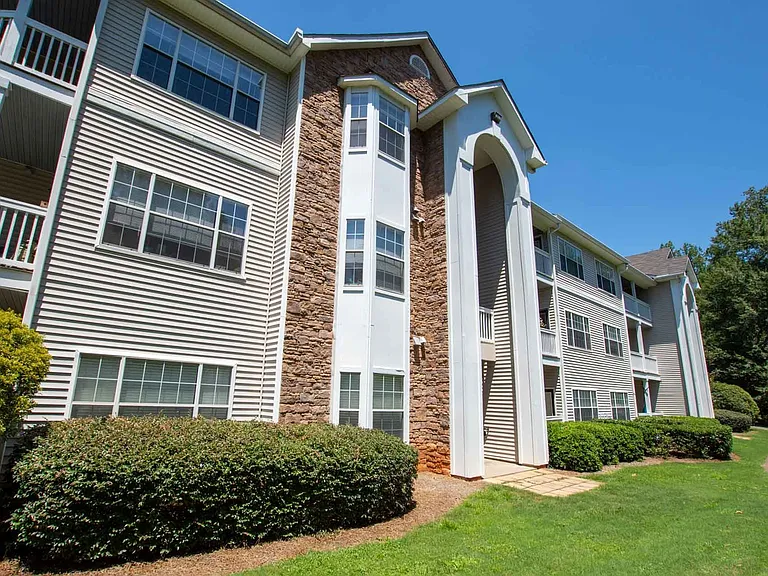 Lullwater Apartments