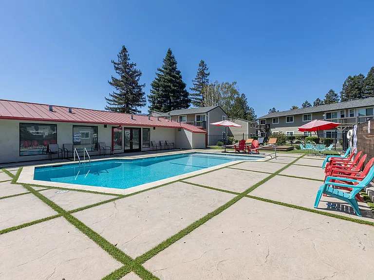 Cadena Apartments — Photo 12