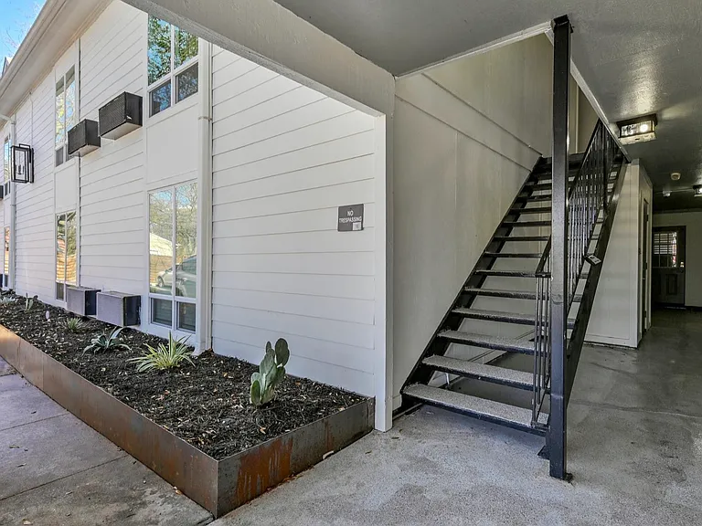 Highland Flats — Photo 10