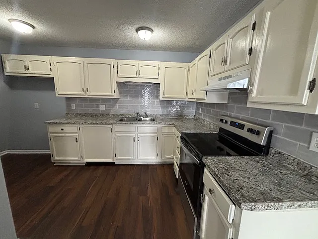 517 W Market St #A — Photo 8