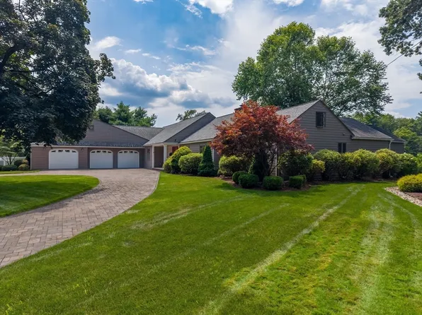 96 Prynnwood Rd, Longmeadow, MA 01106