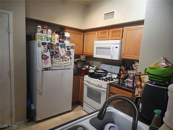 4th image of 10245 S Maryland Pkwy Unit 1222