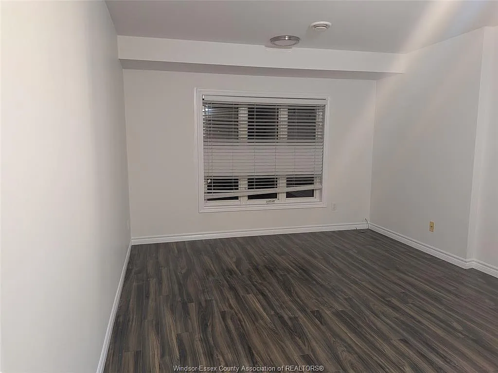 Building Photo - 1050 Hickory Rd #2