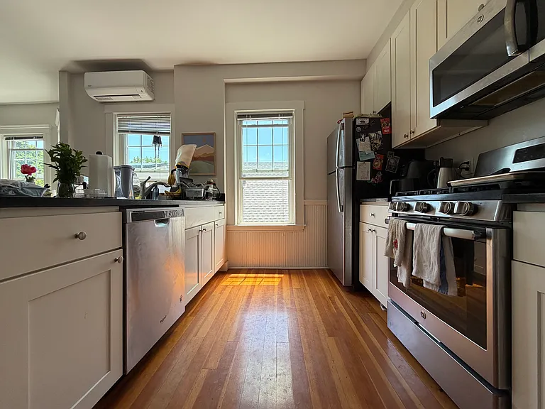 37 Magoun St #3 — Photo 5