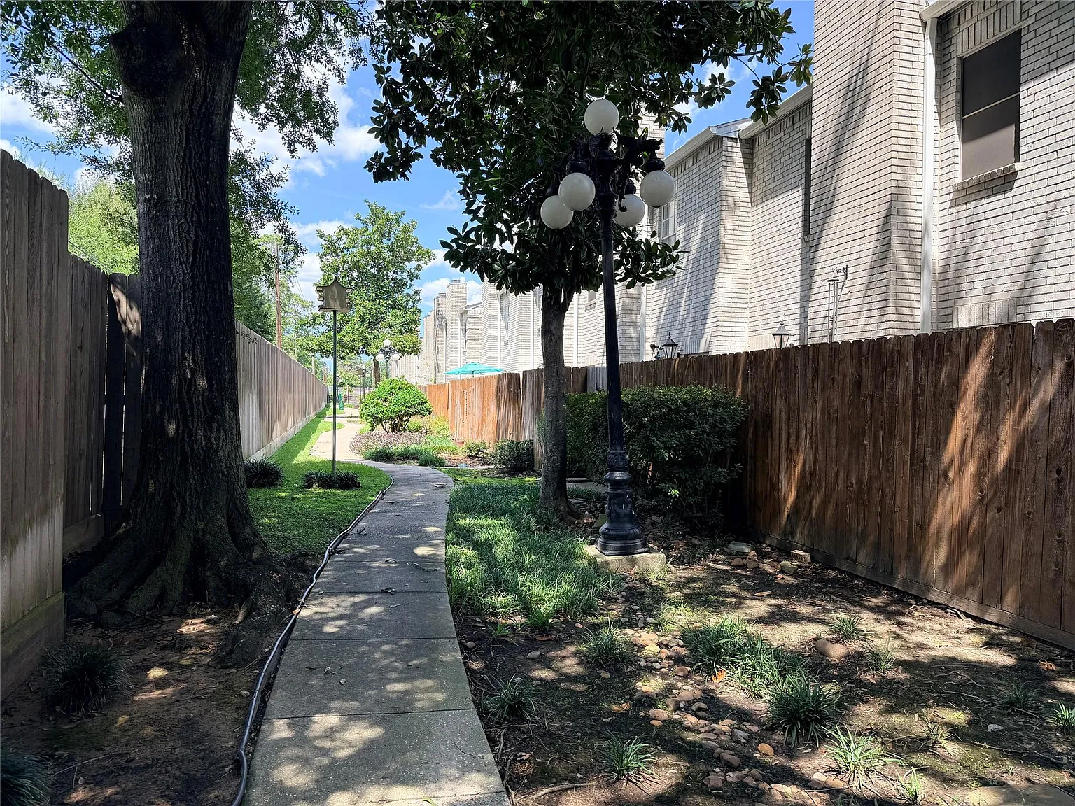 2 bed, 2.5 bath, 1640 sqft, $1,600 — Photo 3