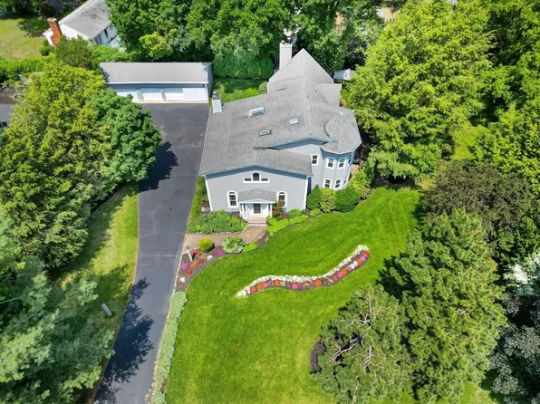 4 Aricia Ln, Winchester, MA 01890