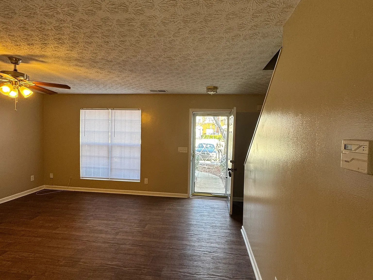 3 bed, 2.5 bath, 1340 sqft, $1,695 — Photo 3