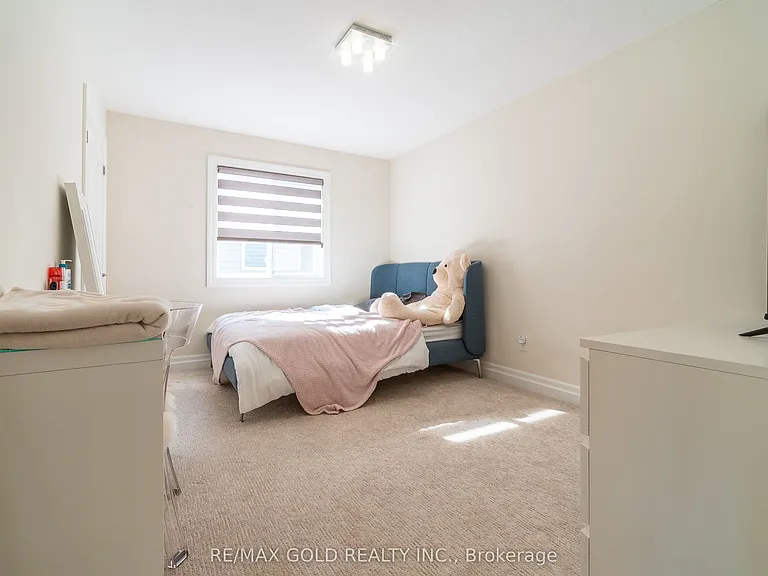 2591 Sheffield Blvd — Photo 31