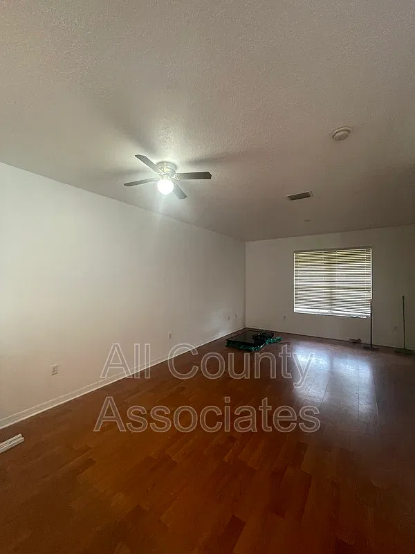 3 bed, 2.5 bath, 1672 sqft, $2,295 — Photo 4