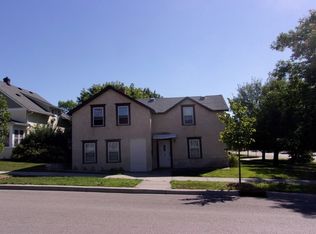 102 N Pine St, Chaska, MN 55318