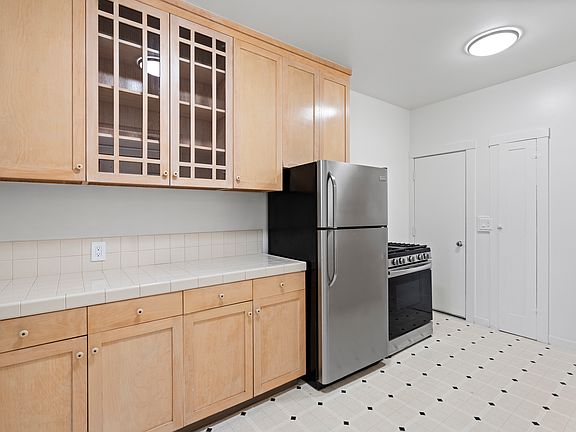 4th image of 2935 Van Ness Ave APT 9
