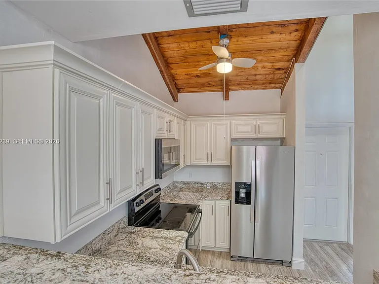 8015 SW 21st Ct #8015 — Photo 9