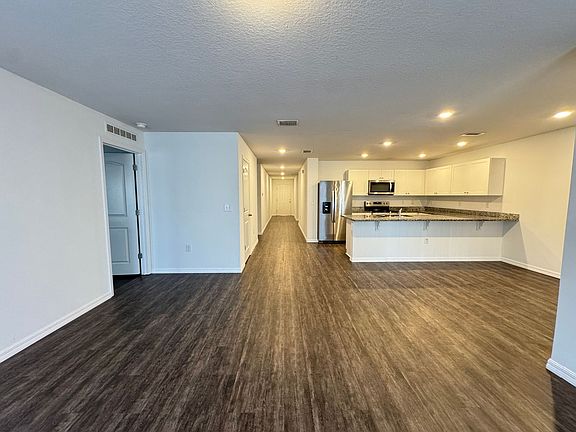 4th image of 392 W Aster Ct