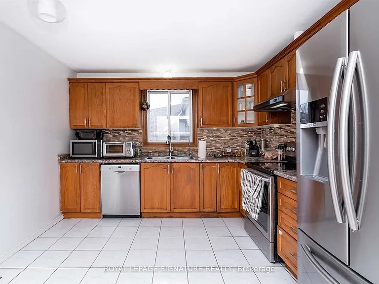 52 Buchanan Cres — Photo 4
