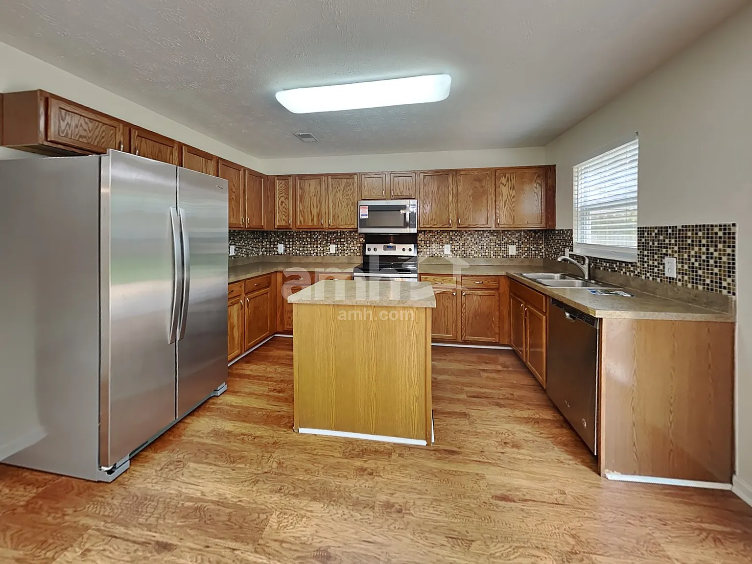 4 bed, 2.5 bath, 2350 sqft, $2,545 — Photo 3