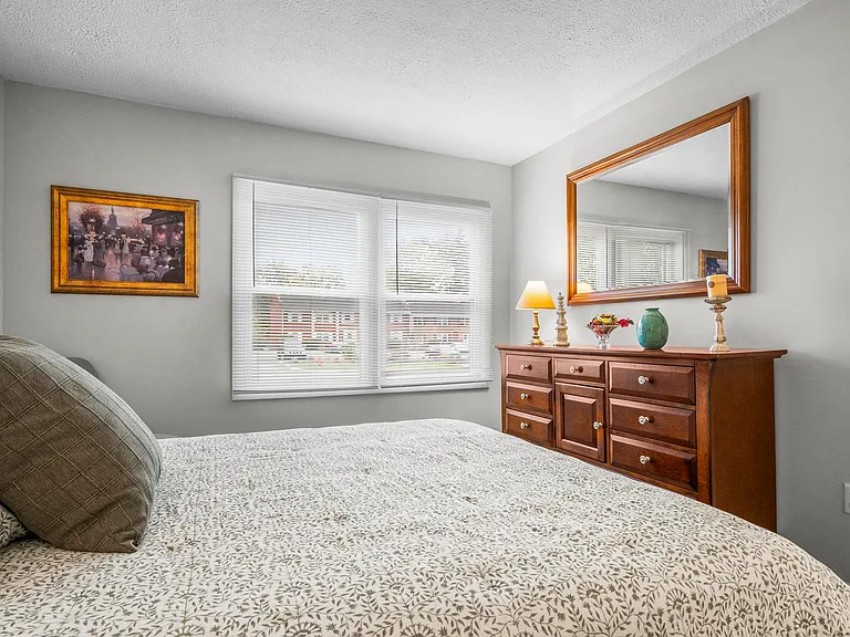 Williamsburg and Portage Pointe Apartments — Photo 6