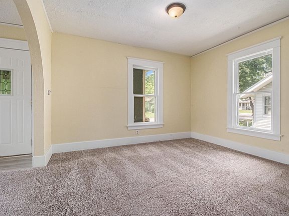3rd image of 72 East Ave N