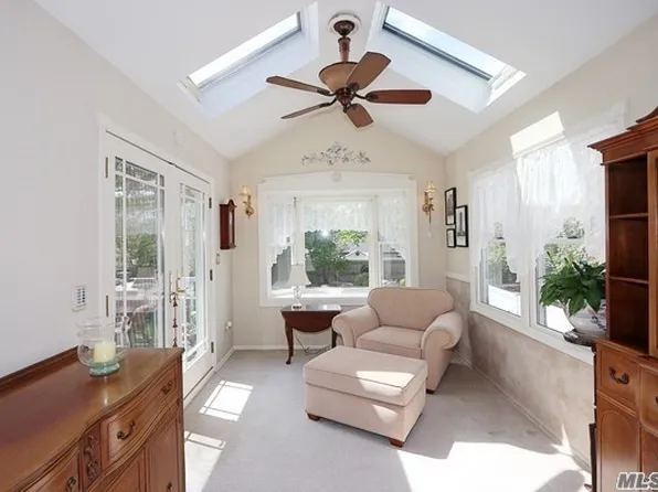 25 Westwood Ln, Kings Park, NY 11754