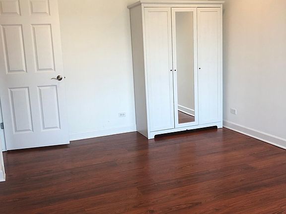 4th image of 3960 N Avondale Ave #2