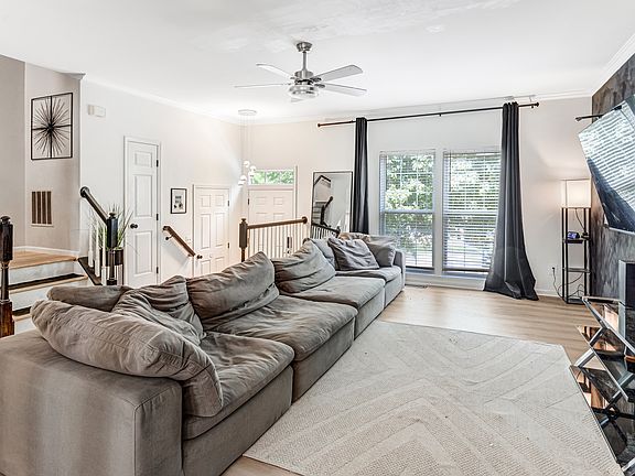 4th image of 2599 Grayton Ln