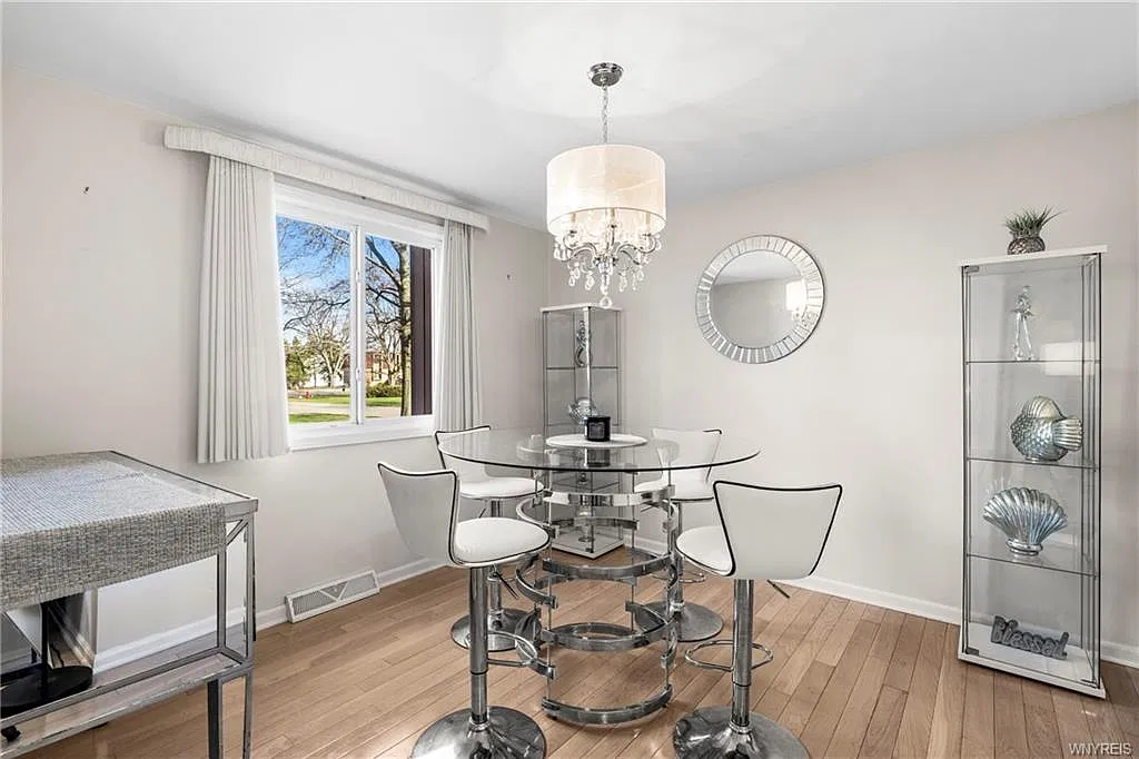 2 bed, 1015 sqft, $1,550 — Photo 3